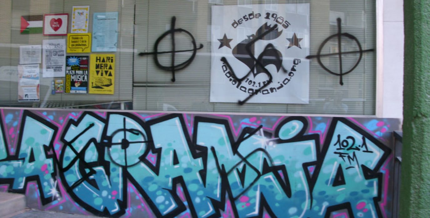 El local de la radio libre de San José amaneció con pintadas nazis. Foto: Radio la Granja