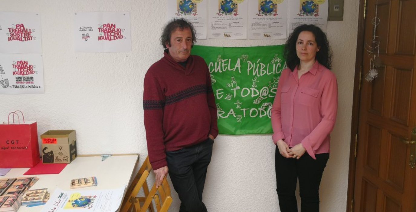 Fernando Vallés, de 'Aula Libre' y Noelia Ferrer, de FAPAR. Foto: CGT Uesca