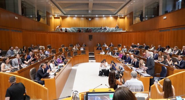 Azcón en una intervención en la Cámara aragonesa | Foto: Cortes