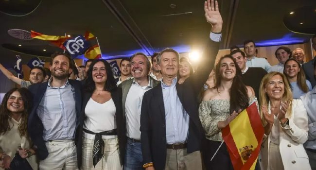Responsables de la franquicia del PP en Aragón arropando a su jefe de Madrid en un acto de precampaña para el 29N en Uesca | Foto: CARTV