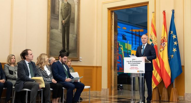 El presidente de Aragón, Jorge Azcón, durante la presentación de la Ley de Presupuestos para 2024 | Foto: Fabián Simón (DGA)