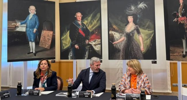 El presidente del país, Jorge Azcón, junto a la consejera de Educación, Tomasa Hernández, y la alcaldesa de Zaragoza, Natalia Chueca, en un acto por el Bicentenario de Francho Chusé de Goya y Lucientes | Foto: Gobierno de Aragón