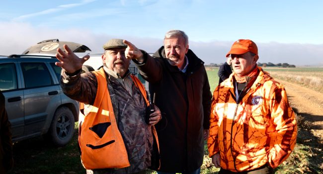 Azcón en su visita este sábado al coto de caza de Villarreal de Huerva | Foto: DGA