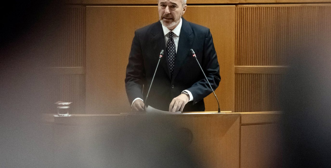 Jorge Azcón durante su discurso en la primera jornada del debate sobre el estado de Aragón | Foto: Fabián Simón (DGA)