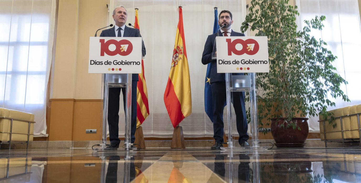 Jorge Azcón (PP) y Alejandro Nolasco (Vox) | Foto: Fabián Simón (DGA)