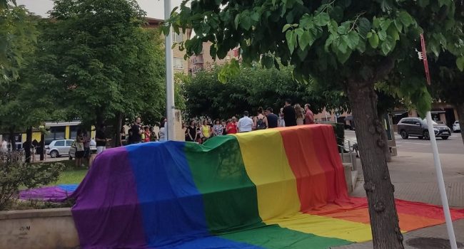 BANDERA LGTBIQ+ PZACONSTITUCION Alcañiz