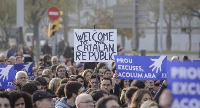 Manifestación en Barcelona por las y los refugiados. Foto: @La_Directa