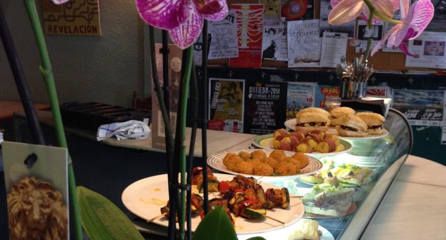 Birosta bar vegetariano se encuentra en la calle Universidad 3, en el barrio de Zaragoza de la Madalena.