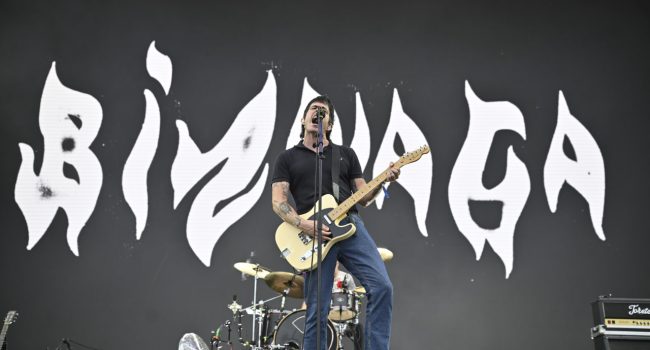 Álvaro García, voz y guitarra de Biznaga | Foto: Vive Latino