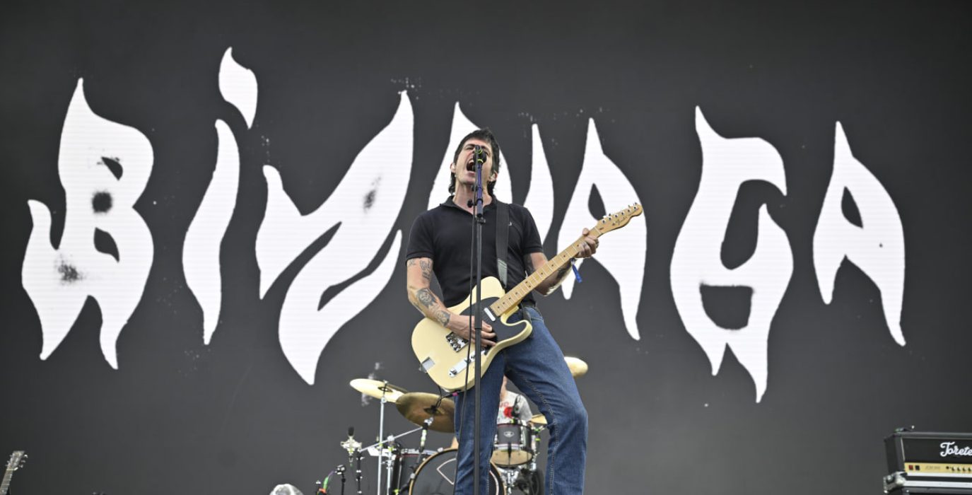 Álvaro García, voz y guitarra de Biznaga | Foto: Vive Latino