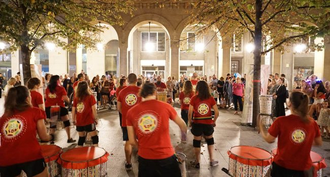 Bloco Rebelason durante una actuación en las calles de Zaragoza.