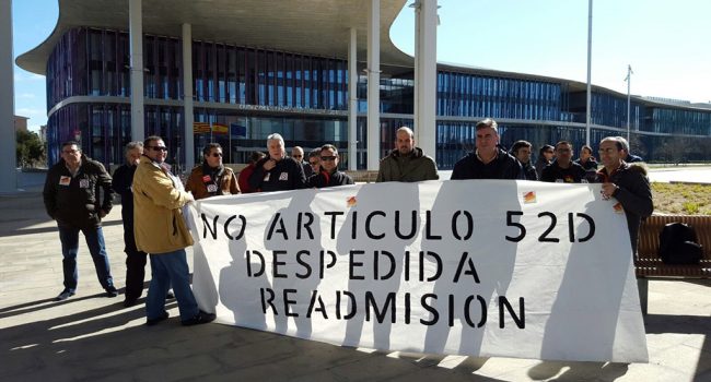 Concentración en las puertas de los Juzgados de Zaragoza. Foto: Intersindical