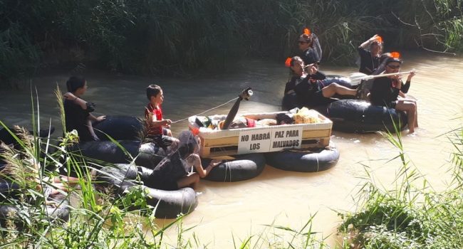 Las barcas más originales volverán a surcar el Canal este domingo. Foto: @igoiz17 (AraInfo)