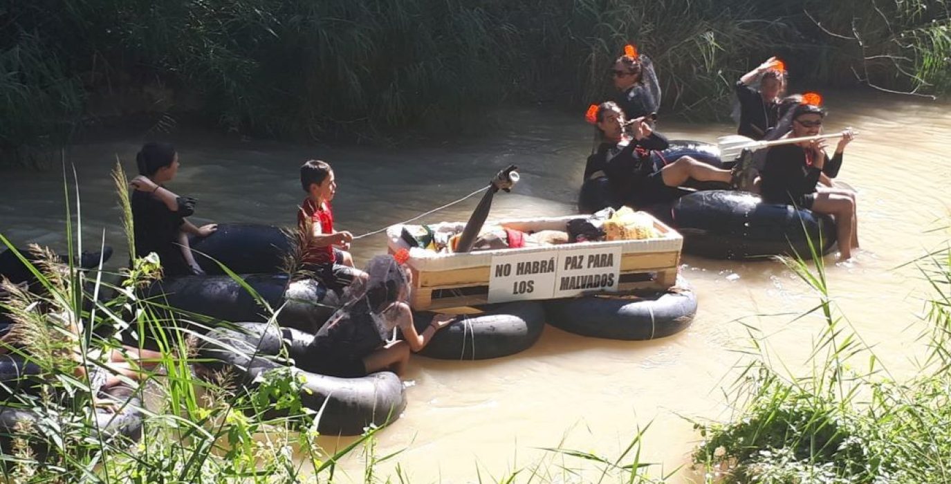 Las barcas más originales volverán a surcar el Canal este domingo. Foto: @igoiz17 (AraInfo)