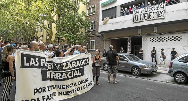 Protesta vecinal frente al Hogar Social.