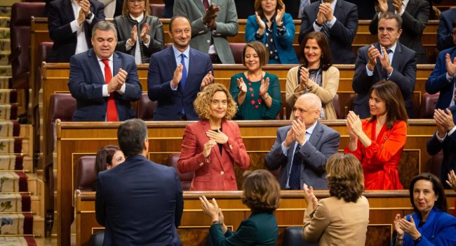 Aplausos para Batet tras ser reelegida presidenta de la Mesa. Foto: Congreso