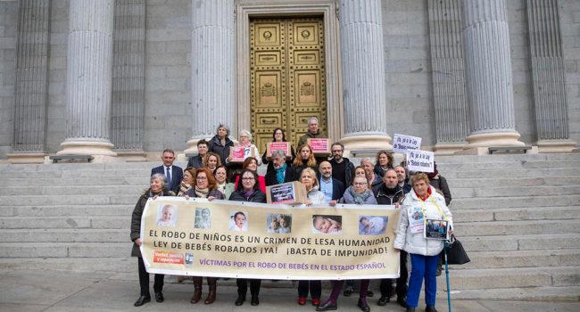 Entregar de firmas en las puertas del Congreso | Foto: CeAQUA
