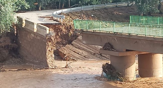 Así quedó el puente de acceso a Vinaceite por Belchite tras las tormentas de junio | Foto: DPT