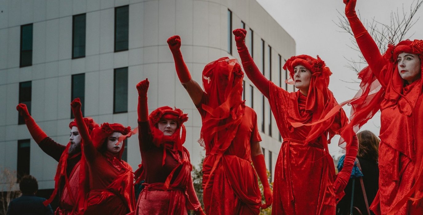 Las mujeres y el hilo rojo de la Historia