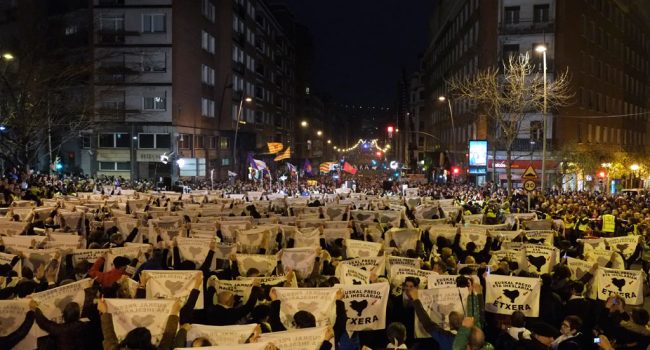 Decenas de miles de personas se manifestaron el 10 de enero en Bilbo. Foto: Ekinklik