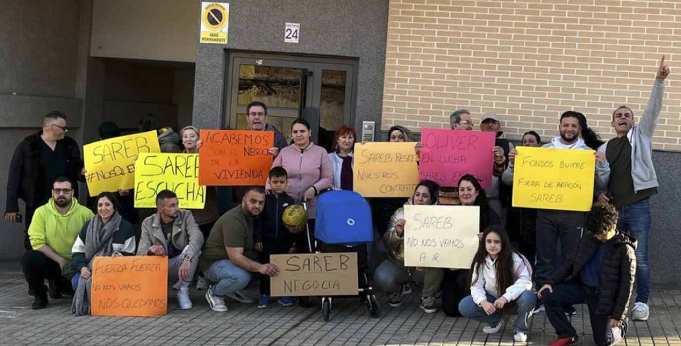 Vecinos y vecinas de los bloques de viviendas del Oliver, amenazadas con desahucios | Foto: Bloques en Lucha del Oliver