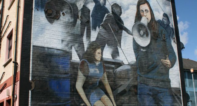 Mural republicano en el barrio de Bogside (Derry), escenario del "Bloody Sunday". Foto: lanegr@enrojo (AraInfo)