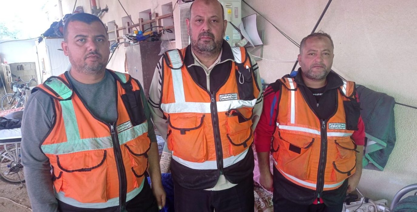 Bomberos de Deir Al-Balah en la Franja de Gaza | Foto: @RaufBahaa