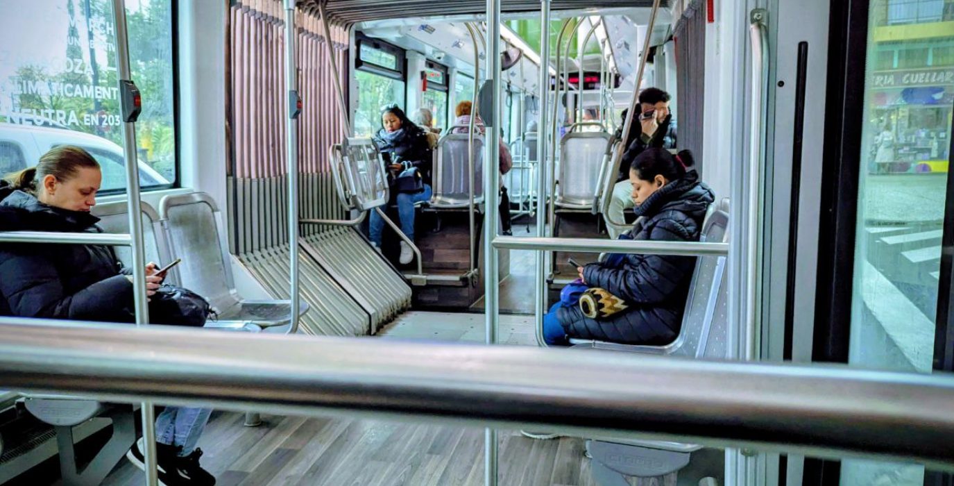 Autobús urbano de Zaragoza | Foto: Dora Díaz / AraInfo
