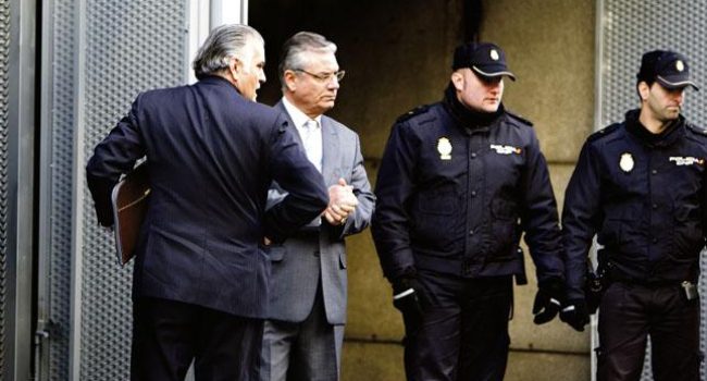 Bárcenas a su llegada a la Audiencia Nacional el 25 de febrero. Foto: David Fernández (DIAGONAL)