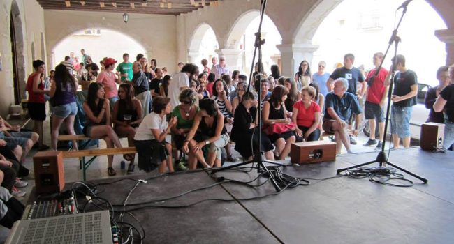 Concurso de talentos en la plaza de Ejulve.