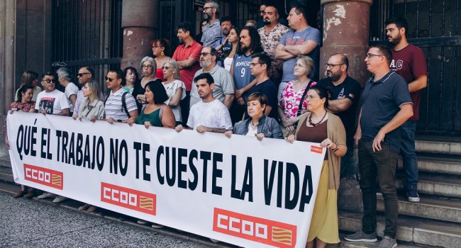 CCOO Aragón vuelve a concentrarse en su sede para reclamar que “el trabajo no te quite la vida”