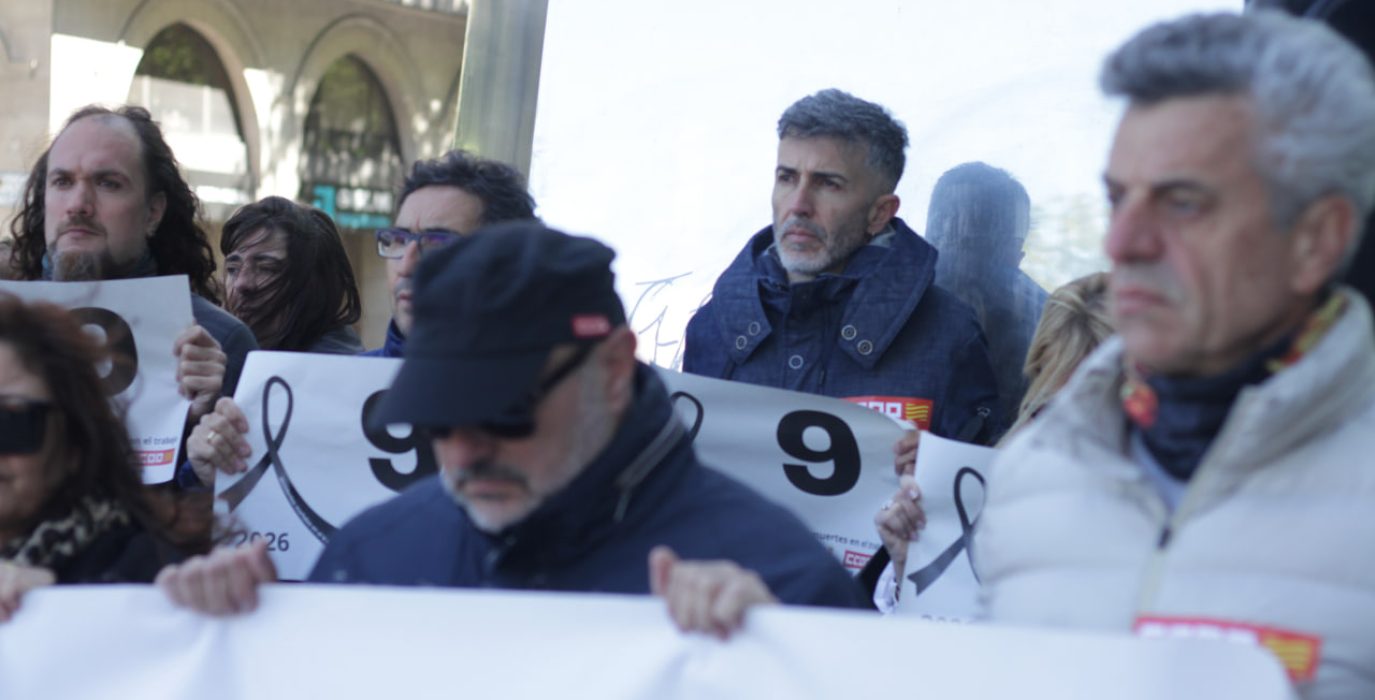 Concentración de UGT y CCOO en Zaragoza para denunciar la novena muerte en el trabajo en Aragón en 2026 | Foto: CCOO