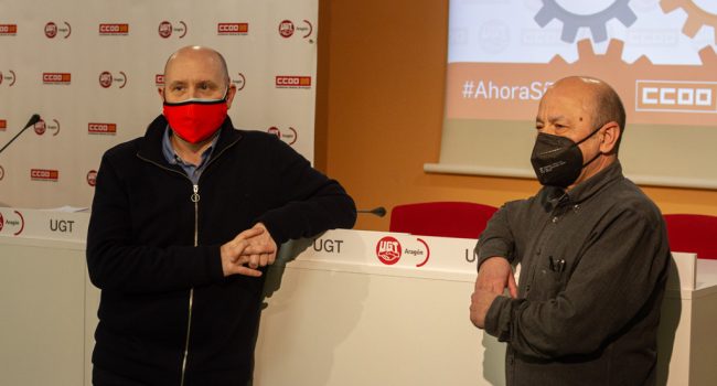 Manuel Pina, secretario general de CCOO Aragón y Daniel Alastuey, secretario general de UGT Aragón, durante la presentación de las movilizaciones.