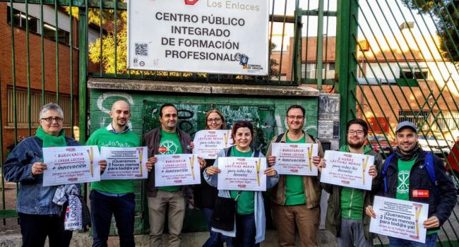 Concentración de CCOO Enseñanza a las puertas del CPIFP Los Enlaces durante la visita de Pedro Sánchez en 2018.