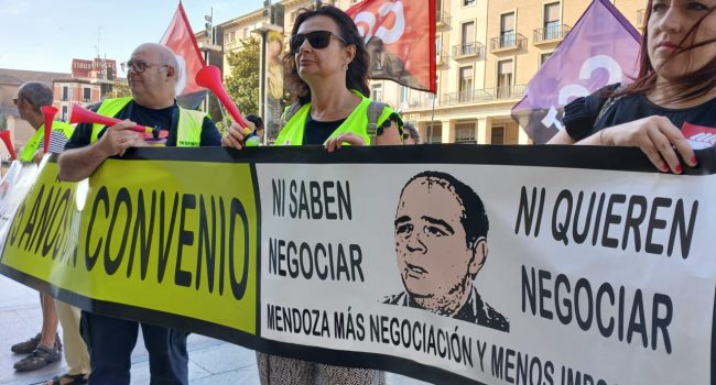Personal laboral del Ayuntamiento de Zaragoza en una concentración | Foto: CGT