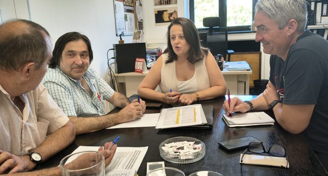 Representantes de CGT y CCOO durante la reunión con ZeC.