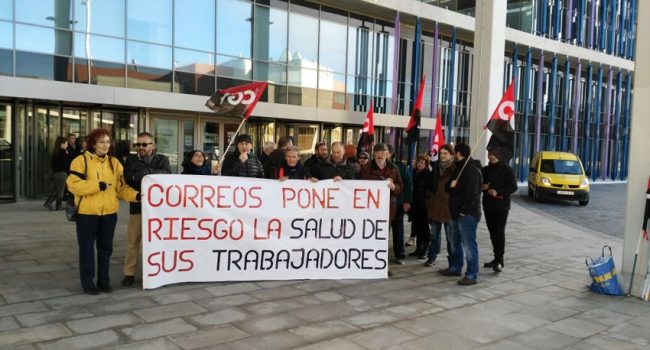 Concentración en las puertas de los juzgados de Zaragoza. Foto: CGT