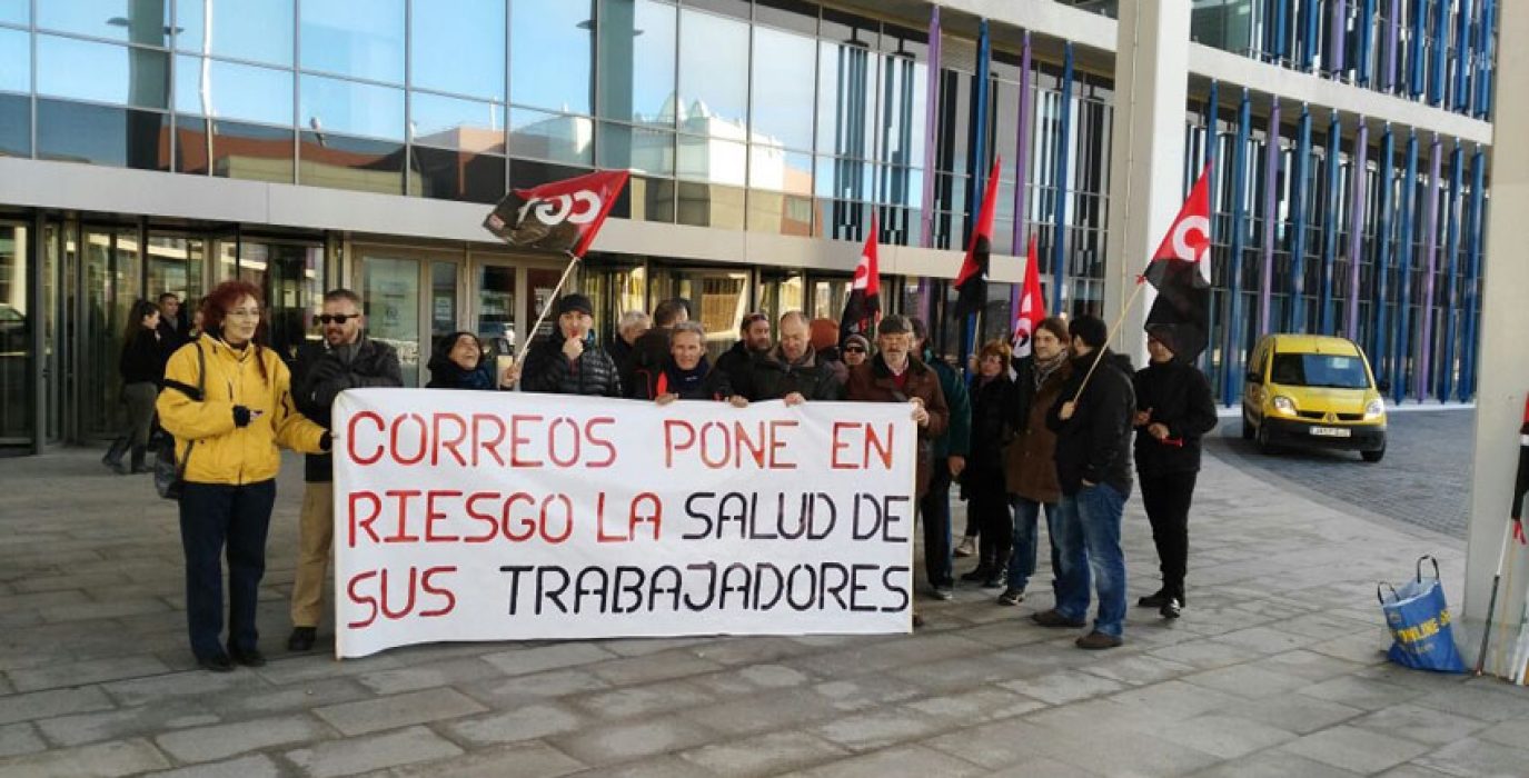 Concentración en las puertas de los juzgados de Zaragoza. Foto: CGT