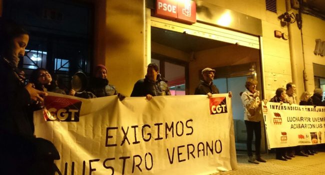 Protesta de CGT ante la sede del PSOE.