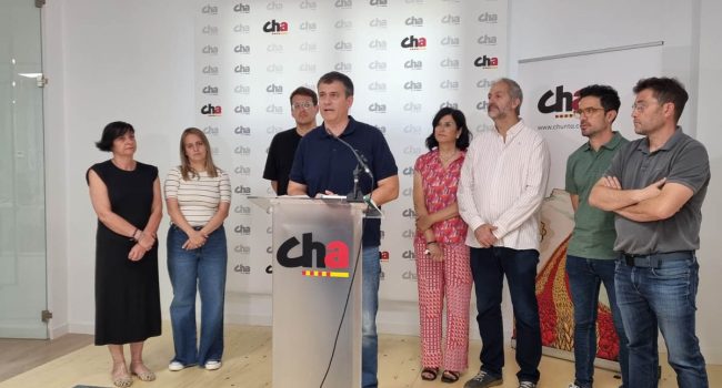 Palacín, Lasobras, Pueyo y el resto de la militancia de CHA en la inauguración de la nueva sede nacional en Zaragoza | Foto: CHA