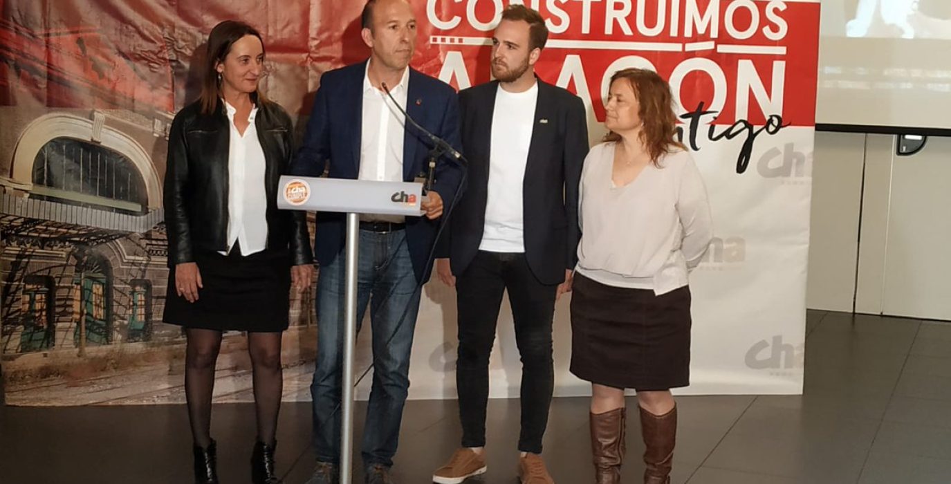 Asensio, con el micrófono, en un acto de la pasada campaña. Foto: CHA