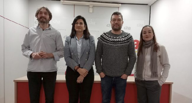 Carbó y Lasobras en la sede de CHA Teruel.