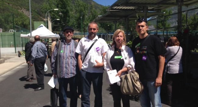 Representantes de CHA-Primavera Europea en su visita a Biescas.