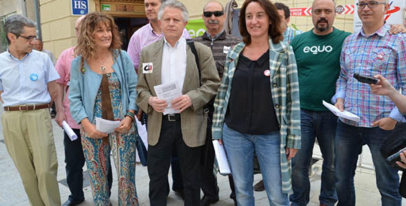 Ángela Labordeta, candidata de CHA por Primavera Europea, denuncia la falta de compromiso del Gobierno de Aragón y del Gobierno central con esta infraestructura “ni Cañete se atrevió a decirlo en su visita a Aragón. Siguen vendiendo la TCP cuando está claro que esta propuesta es una quimera”.