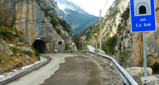 Las Cortes de Aragón debatirán sobre la necesidad de mejora de la carretera A-2609 entre Salinas de Sin y Plan