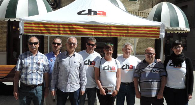 Representantes de CHA en un acto en Uesca.