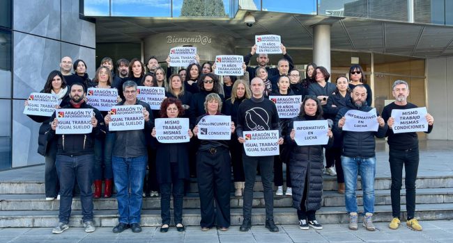 La plantilla de Chip Audiovisual en una de sus muchas protestas ante la sede de CARTV | Foto: @comiteCHIP