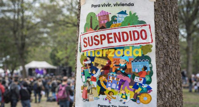 Cartel anunciando la suspensión de la Cincomarzada 2026.