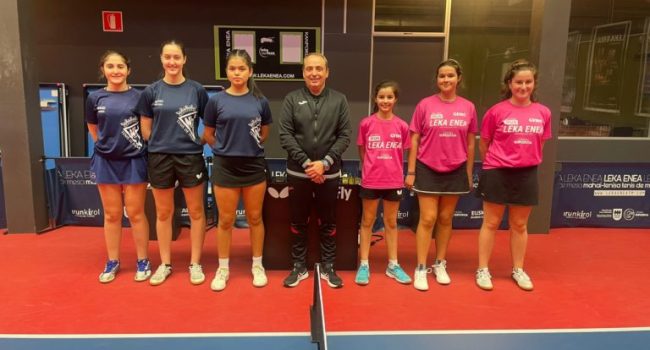 Las chicas del CN Helio antes del partido contra el Irun | Foto: FTMA