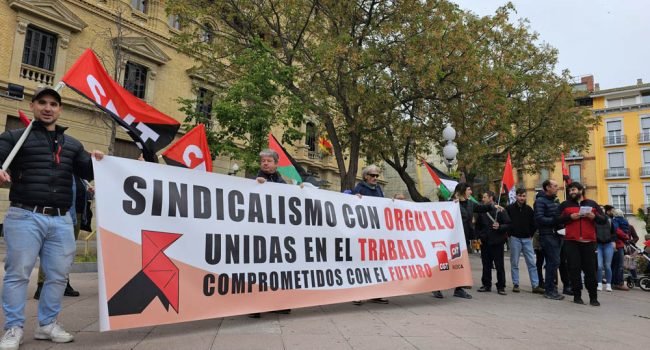Pancarta principal de CNT y CGT en el Primero de Mayo de Uesca | Foto: CNT Uesca